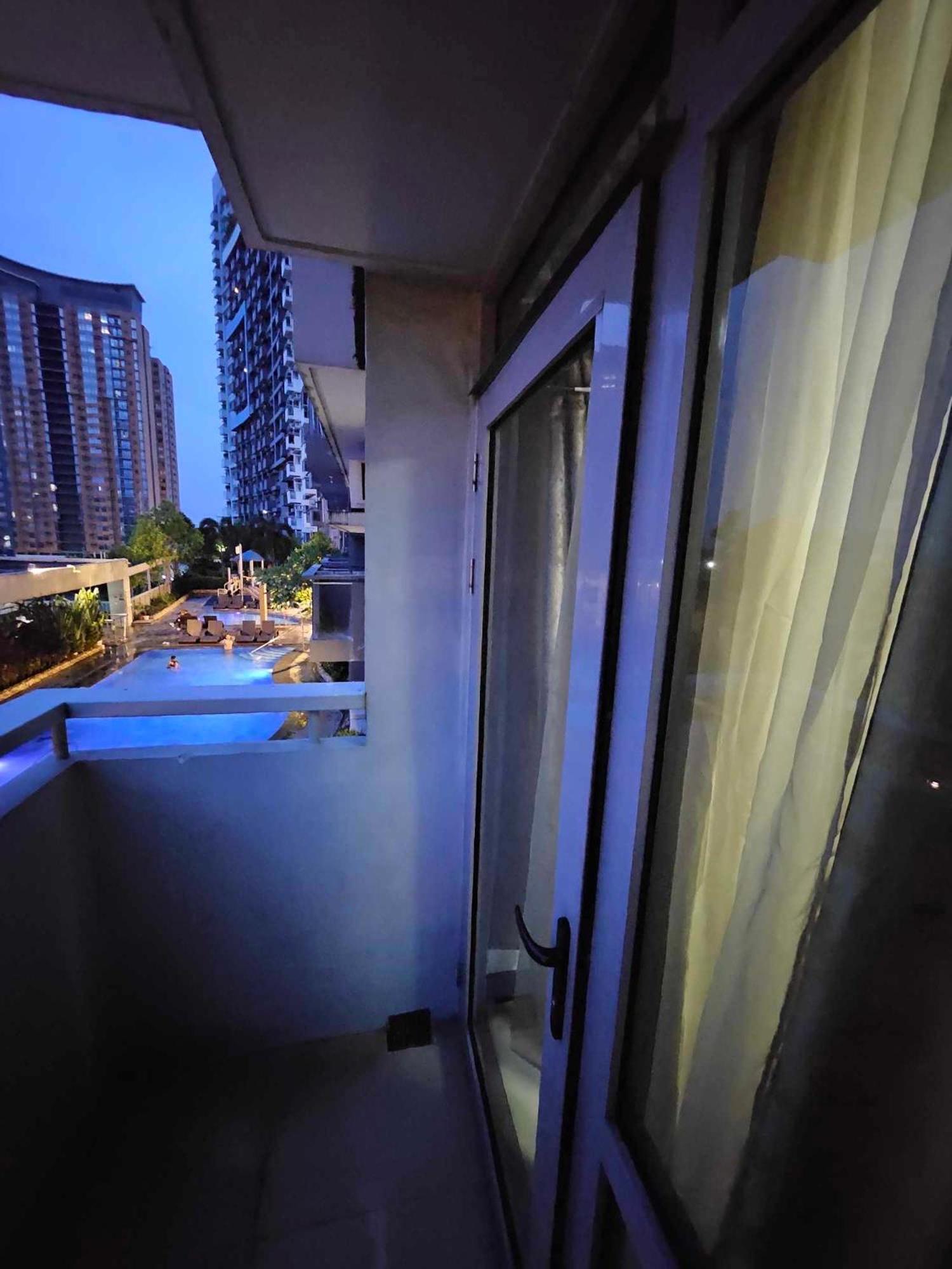 Cubao Manhattan Heights Unit 5A Tower C Quezon City Exterior foto