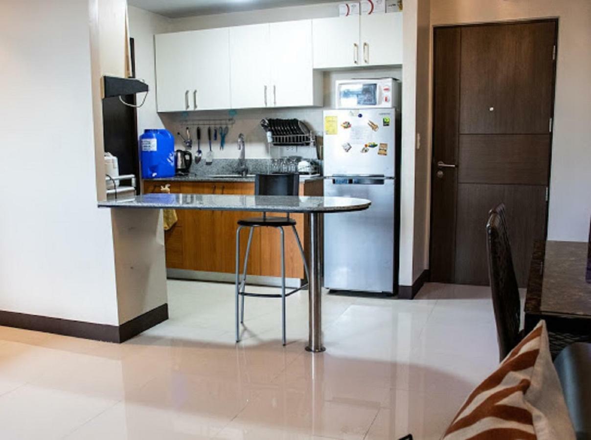 Cubao Manhattan Heights Unit 5A Tower C Quezon City Exterior foto